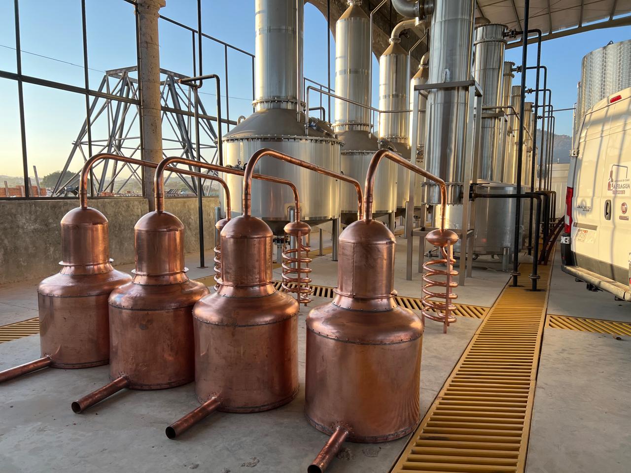 Alambique de cobre artesanal